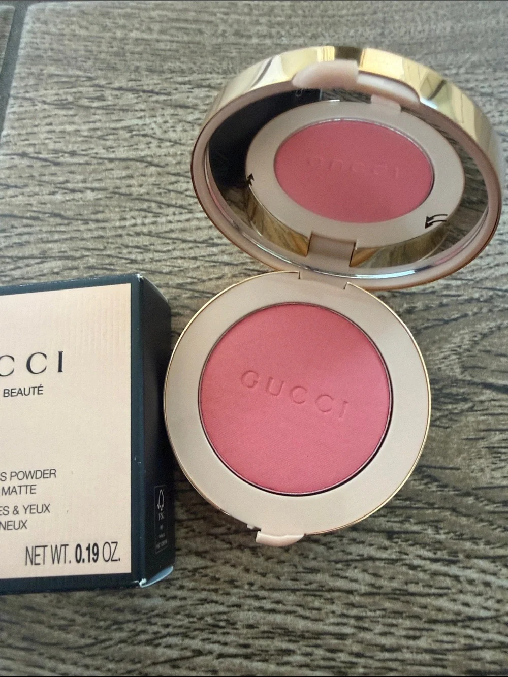 Gucci Blush de Beauté Radiant Pink Luminous Matte Cheek & Eye Powder